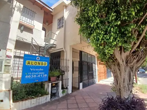 Casa P.H 4 Ambientes P. baja y Departamento en Planta Alta