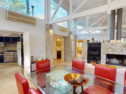 Casa en Venta en Carilo, USD 690.000