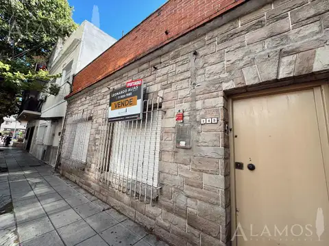 VENTA CASA 126 m² + ESPACIO AEREO  USO COMERCIAL  RAMOS MEJÍA CENTRO