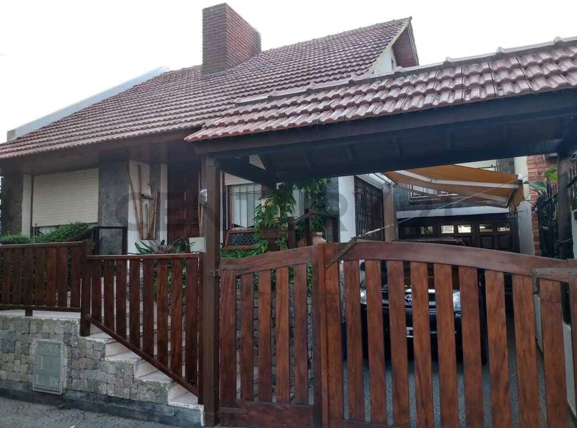 Hermoso Chalet de 5 Ambientes en Las Farolas (Parque Luro) I