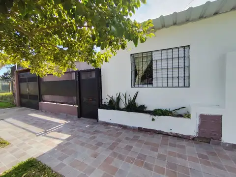 Casa 3 dorm., quincho y jacuzzi en Santo Tomé