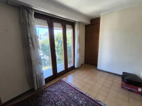 Casa 8 ambientes con 5 baños