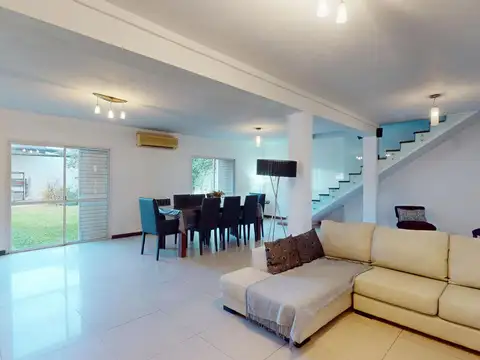 Casa 4 ambientes con 2 baños