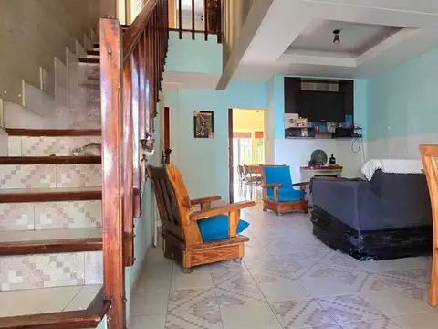 VENTA CASA 6 AMB LUMIN PATIO COCHERA JARDIN LAVAD