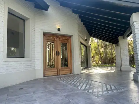 CASA TOTALMENTE REMODELADA EN VENTA CC.EL MORO - MARCOS PAZ