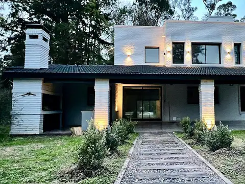 Casa en Venta con 2 cocheras