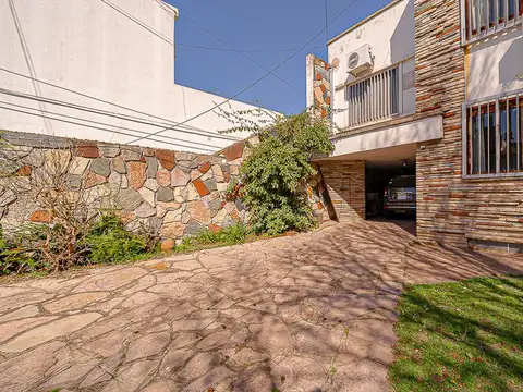 VENTA CASA 6 AMBIENTES VILLA LUZURIAGA LOTE 1800M2