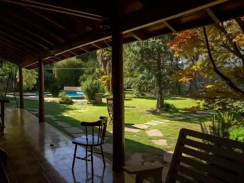 Casa en Venta con 2 cocheras