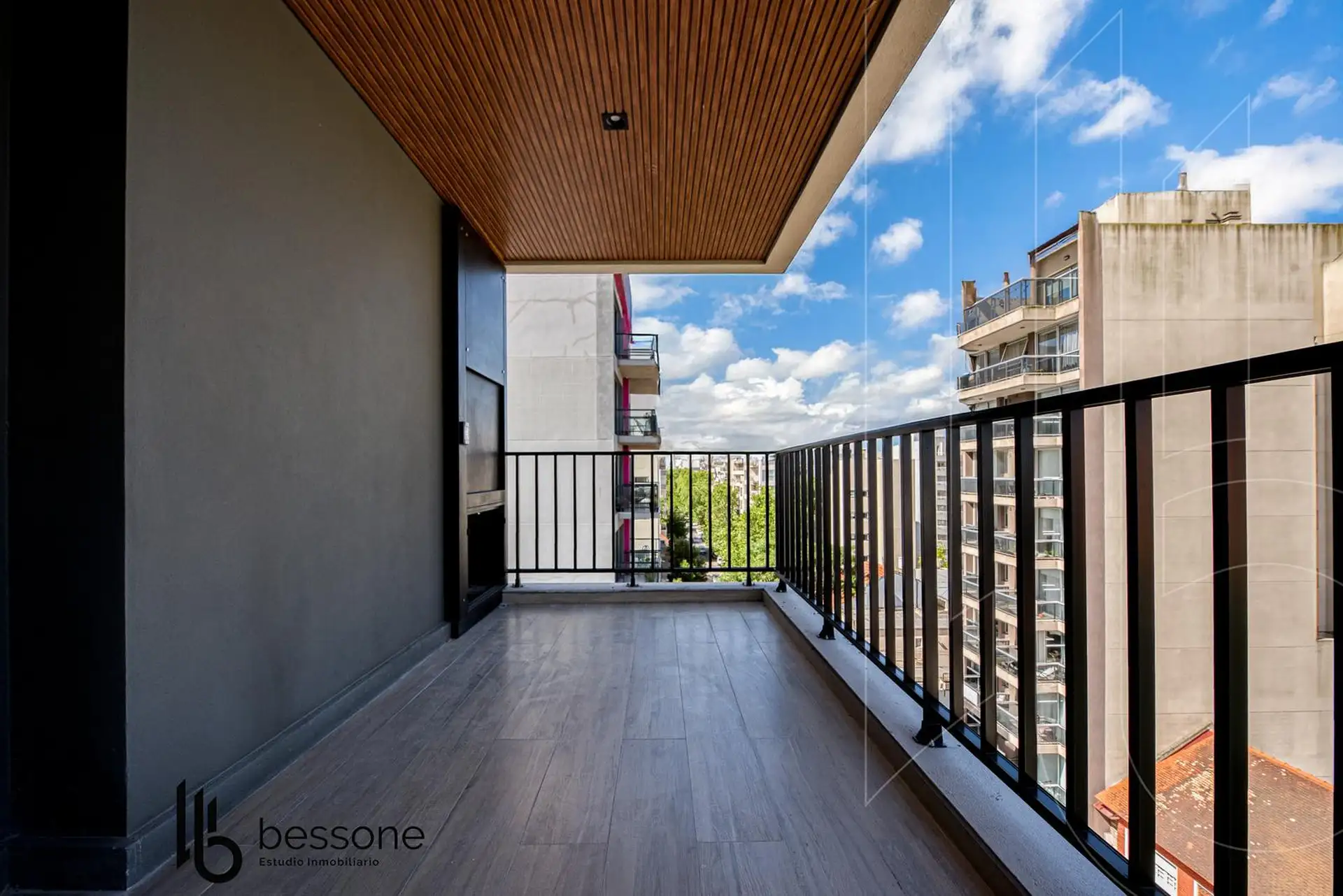 Depto 3 amb, 99m² con 2 cocheras, terraza y parrilla — Plaza Mitre