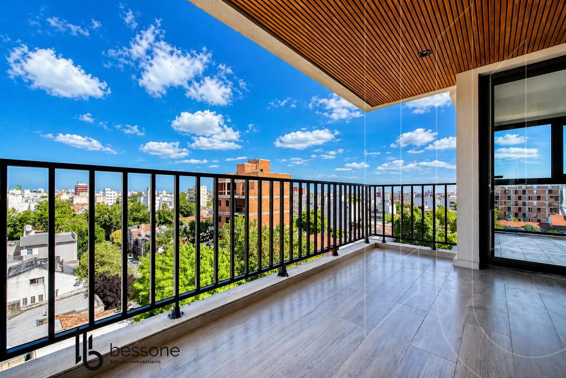 Depto 3 amb, 99m² con 2 cocheras, terraza y parrilla — Plaza Mitre