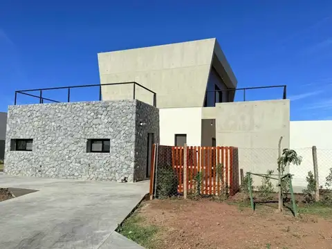 Casa en Venta en Pilar Del Este, USD 225.000