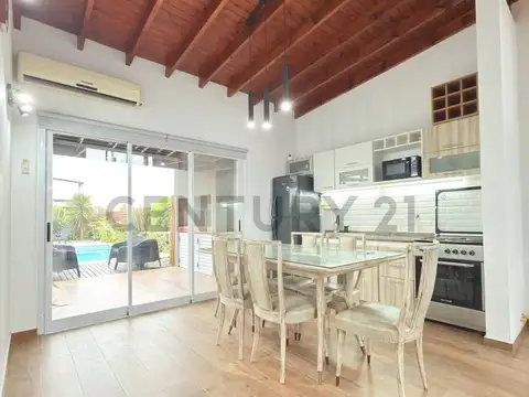 Casa en Alquiler con 2 cocheras