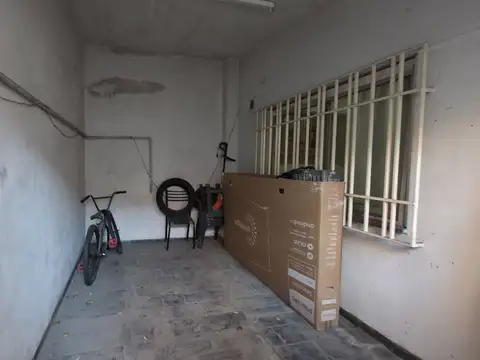 Casa 6 ambientes con 2 baños