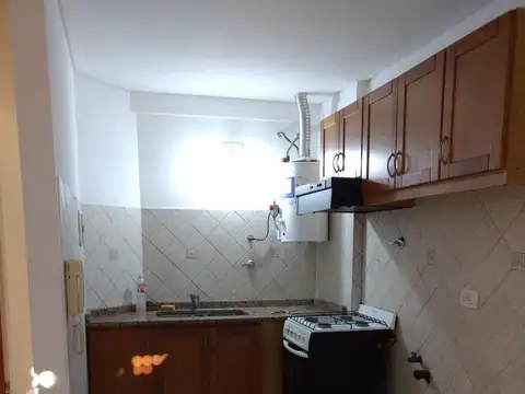 Alquiler monoambiente de 30 m2 aprox en CASEROS