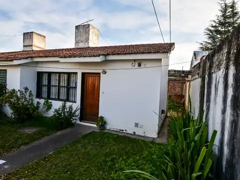 Casa 4 ambientes con 1 baño