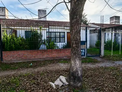 Zon Sur. B° Docente Sur. Mza 809. Casa 100
