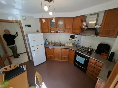 Vendo Departamento tipo Duplex de tres ambientes con cochera doble y baulera.