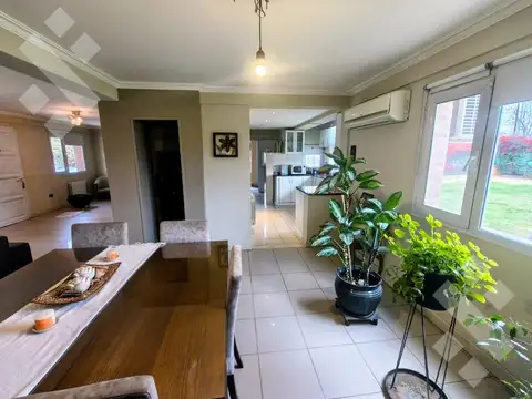 Casa 5 ambientes con 4 baños