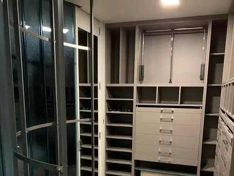 Semipiso de 2 dormitorios + Cochera en Venta - Alem 127