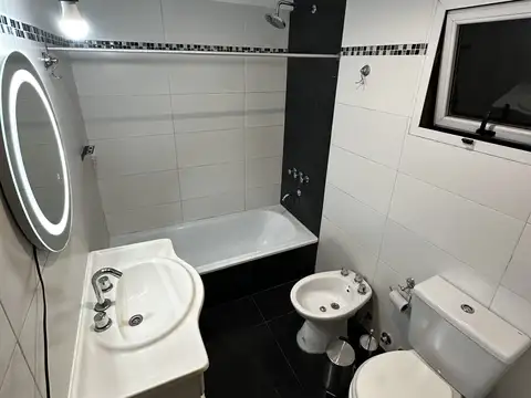 DEPTO DOS AMBIENTES EXCELENTE UBICACIÓN EN LANUS OESTE - SEMIPISO