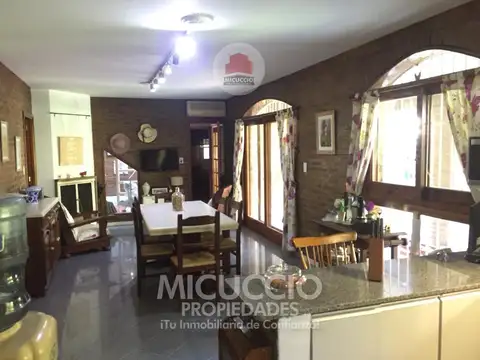 Casa 5 ambientes con 3 baños