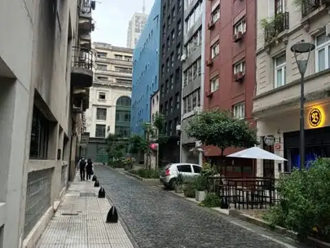 Tres Sargentos 436 , Piso 1