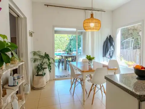 Casa 5 ambientes con 3 baños