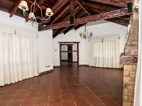 Casa 6 ambientes con 3 baños