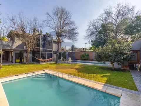 VENTA CASA 5 AMBIENTES DISEÑO CANNING CN 2 PISCINAS   HIDROMASAJE   GALERIA   PARRILLA   JARDIN
