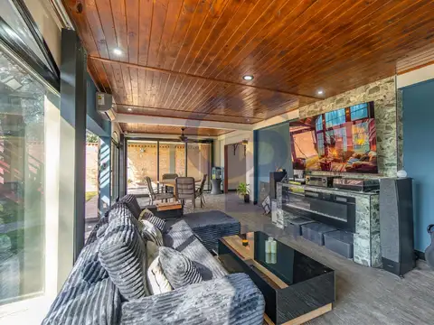 Casa en Venta con 4 cocheras