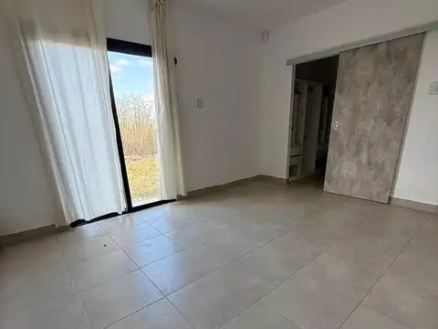 Casa en Venta con 4 cocheras