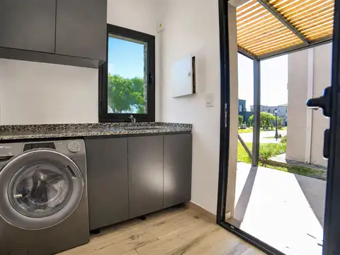 VENTA CASA 4 AMB SANTA ELENA PILAR DEL ESTE