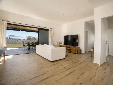Casa 4 ambientes con 3 baños
