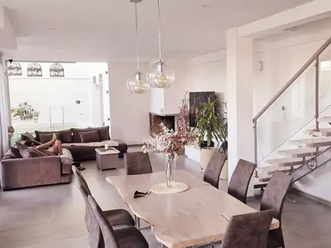 Casa en venta - 2 Dormitorios 2 Baños - General Roca