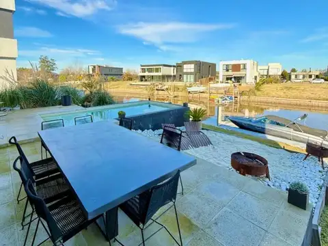 Casa en Alquiler en Barrio Nautico Canal, USD 3.500