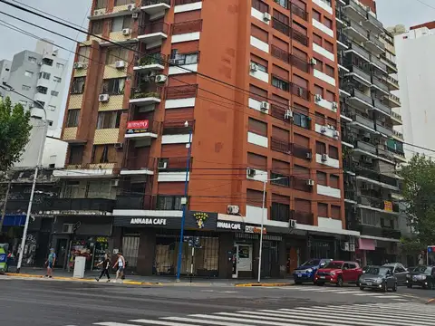 Amplio departamento de 4 ambientes en Avellaneda – Excelente ubicación