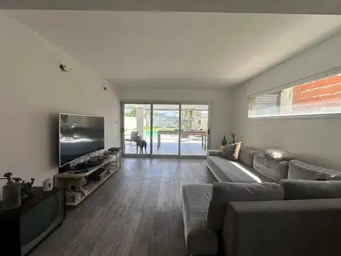 Casa 6 ambientes con 2 baños