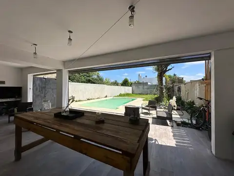 Casa en Alquiler con 1 cochera