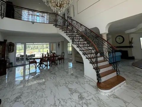 Casa 5 ambientes con 3 baños