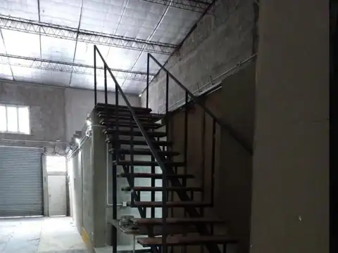 Galpon en Alquiler 8  mts Frente