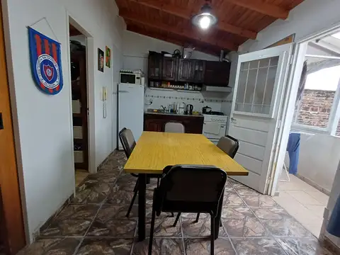 Departamento 2 ambientes en 2° piso. Lavadero. Posesión inmediata. Barrio Golf San Andrés