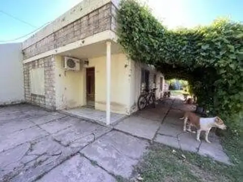 CASA en AMPLIO LOTE, a remodelar