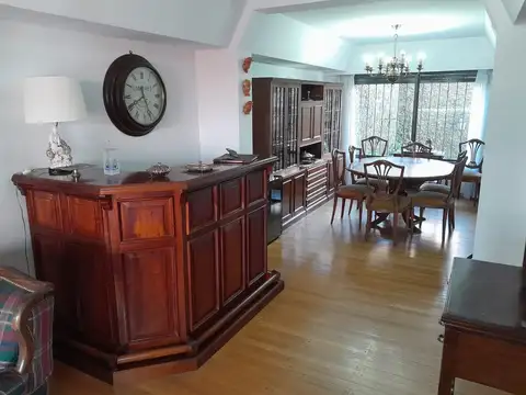 Casa 7 ambientes con 4 baños