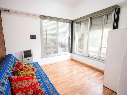 DPTO EN P/A CON COCHERA EN BARRIO SARGENTO CABRAL