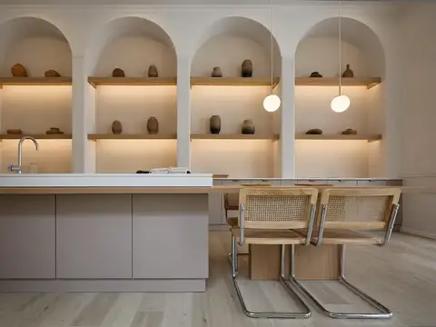 Casa de 4 dormitorios con cochera, pileta, jardín y terraza en Abasto