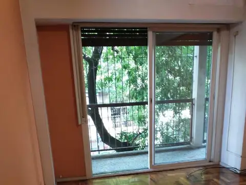 Departamento 2 ambientes con balcon al frente