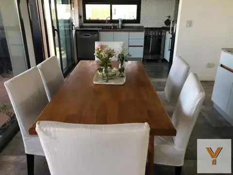 Casa 5 ambientes con 3 baños
