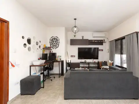 Capitán Claudio Rosales 1200