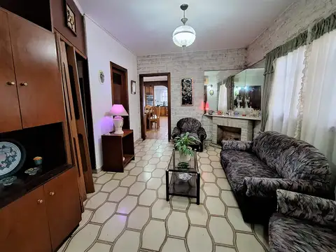 Casa 12 ambientes con 3 baños