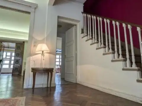 Casa en Venta con 3 cocheras